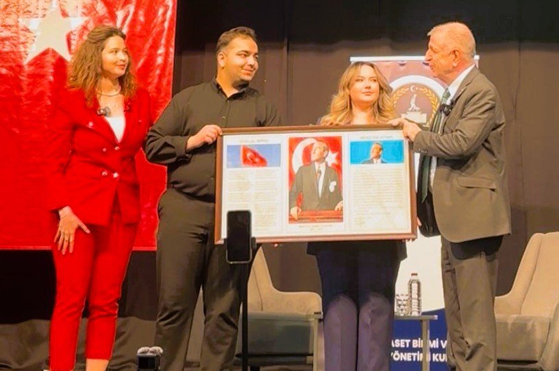 Denizlili Gençler, Zafer Partisi Genel Başkanı Özdağ'ı Soru Yağmuruna Tuttu...