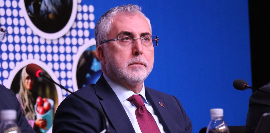Denizli'de Konuşan Bakan Işıkhan, İlk İşe Girecek Gençlere Müjde Verdi...