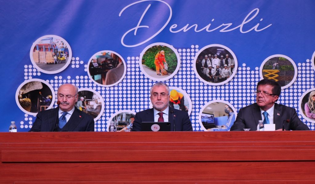 Denizli'de Konuşan Bakan Işıkhan, İlk İşe Girecek Gençlere Müjde Verdi...