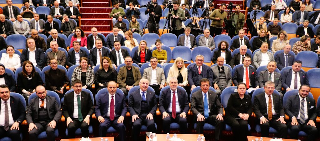 Denizli'de Konuşan Bakan Işıkhan, İlk İşe Girecek Gençlere Müjde Verdi...