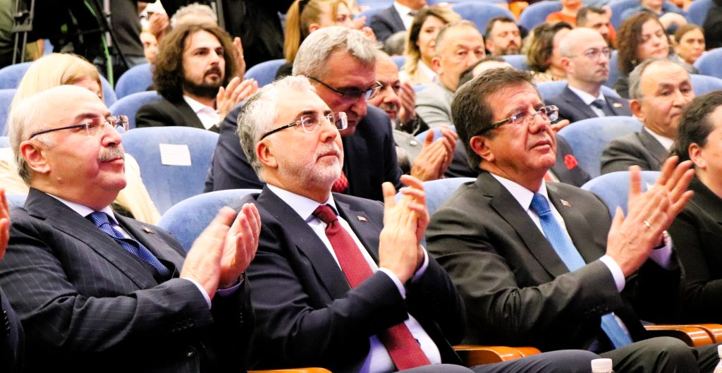 Denizli'de Konuşan Bakan Işıkhan, İlk İşe Girecek Gençlere Müjde Verdi...
