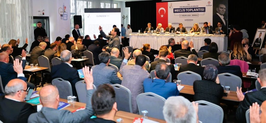 Ege Belediyeler Birliği Başkanlığına, Çavuşoğlu Yeniden Seçildi...