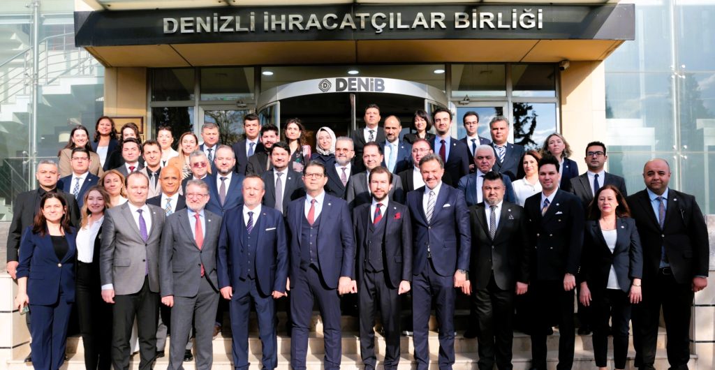 Denizli İhracatçılar Birliği’nde Osman Uğurlu Dönemi… https://www.sifrehaber.com/denizli-ihracatcilar-birliginde-osman-ugurlu-donemi/