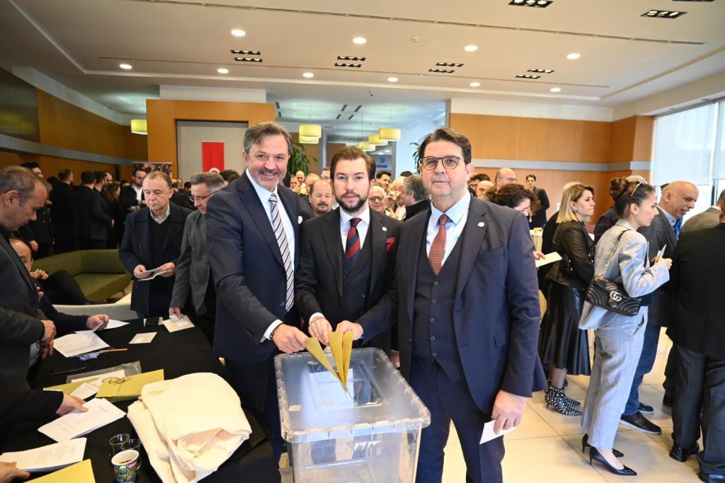 Denizli İhracatçılar Birliği’nde Osman Uğurlu Dönemi… https://www.sifrehaber.com/denizli-ihracatcilar-birliginde-osman-ugurlu-donemi/