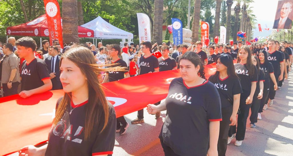 Denizli'de de 19 Mayıs Heyecanı Coşkuyla Sürüyor...