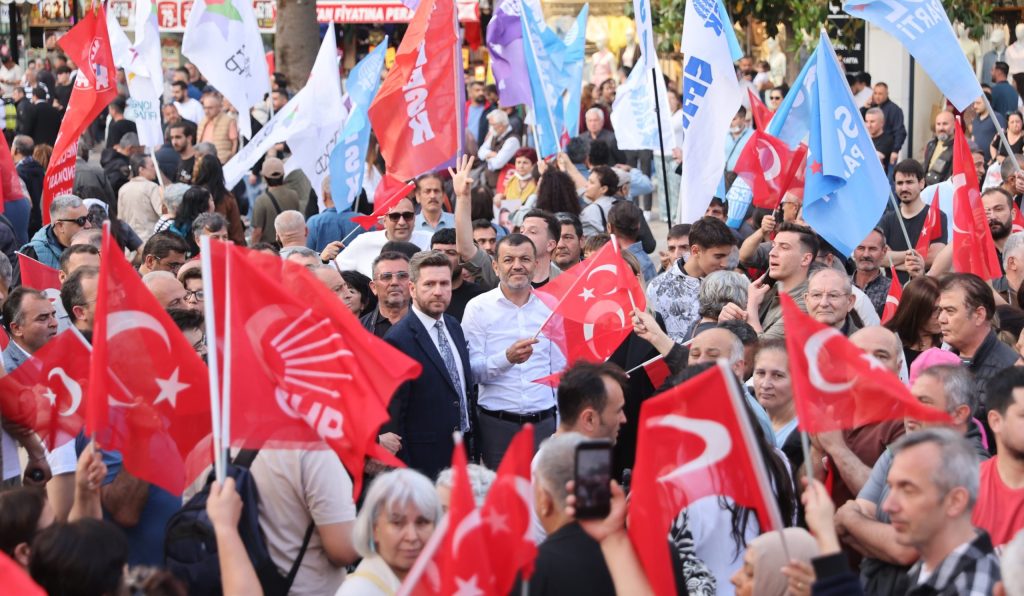 CHP Denizli İl Örgütü Sokağa Çıktı: Partimize ve Halkın İradesine Sahip Çıkıyoruz