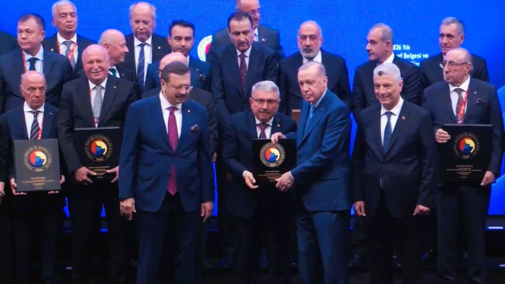 DTO Başkanı Erdoğan, Cumhurbaşkanı Erdoğan'ın Elinden Hizmet Şeref Belgesi'ni Aldı...