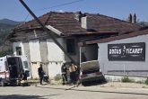 Denizli’nin Beyağaç ilçesinde meydana gelen trafik kazasında, kontrolden çıkan bir otomobilin iş yerinin depo duvarına çarpması sonucu yaşlı çift yaşamını yitirdi.