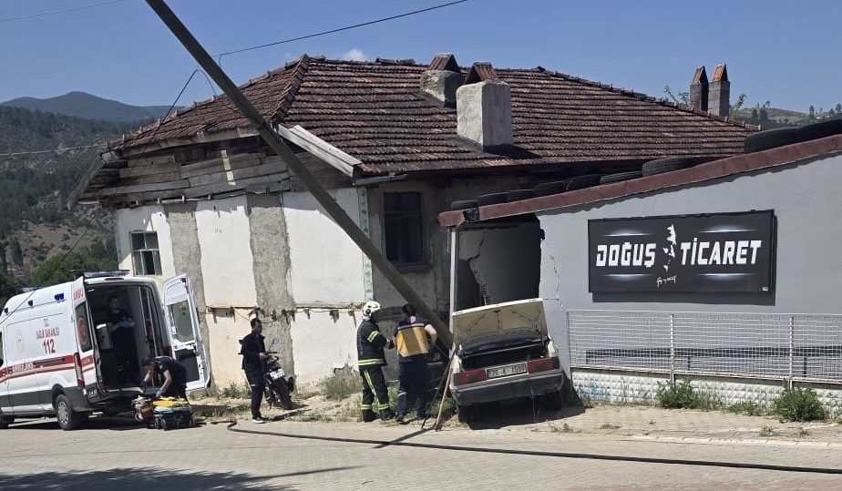Beyağaç İlçesini Üzen Kaza: Yaşlı Çift, Aynı Kazada Can Verdi…