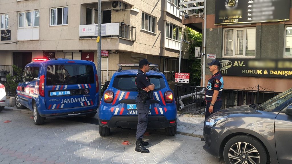 Denizli Barosu Başkanı ve 12 Avukata Uyuşturucu Operasyonu… https://www.sifrehaber.com/denizli-barosu-baskani-ve-12-avukata-uyusturuc/