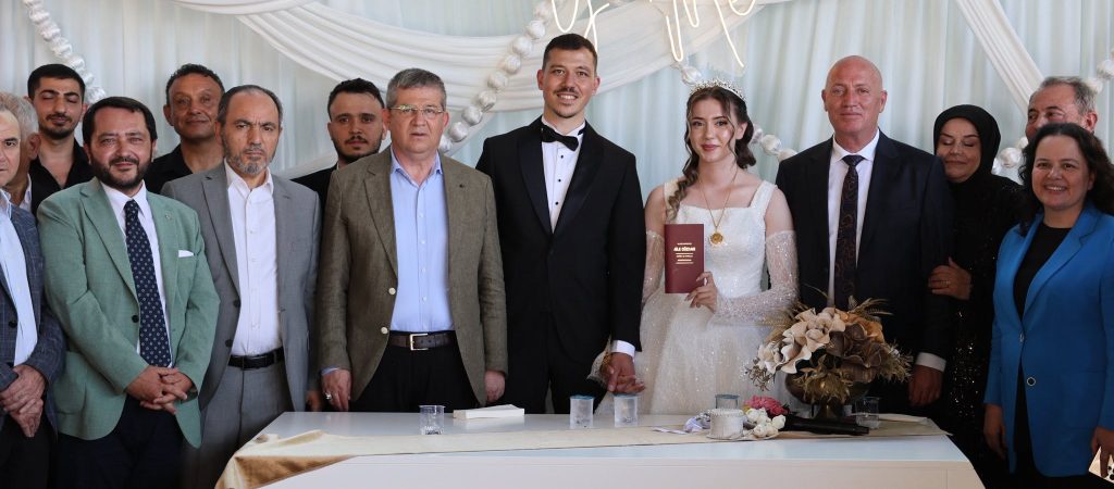 Başkan Baba, Kızının Nikahını Kıydı...