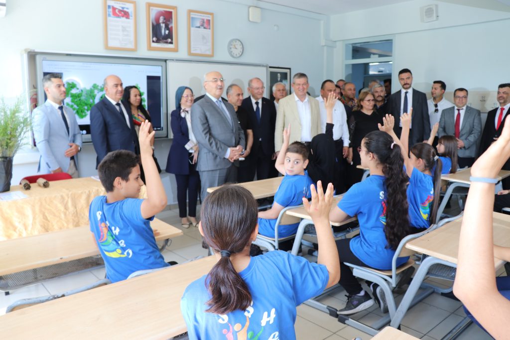 Denizli'de 180 Bin Öğrenci Karne Sevinci Yaşadı