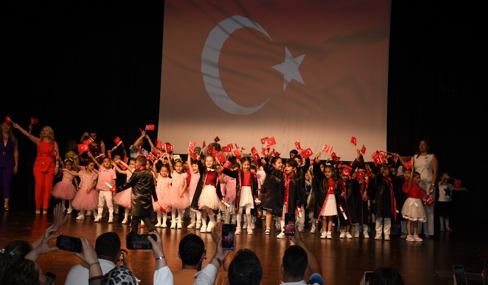 Denizli OSB Anaokulu’nun Minik Öğrencileri Mezuniyet Heyecanı Yaşadı…