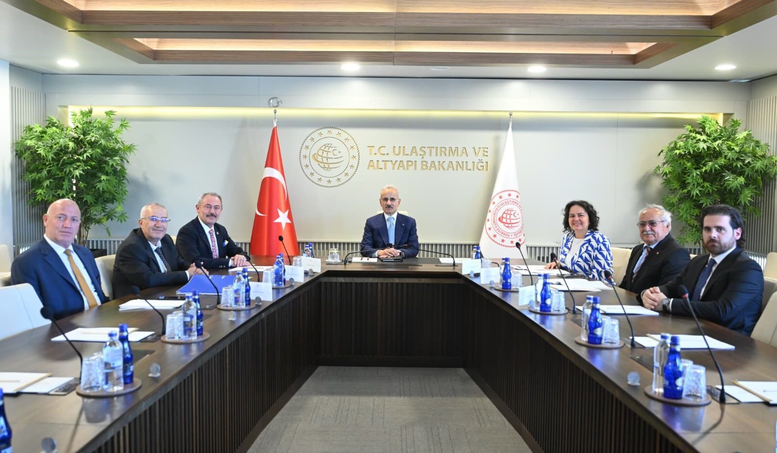 AK Partili Başkanlar, Ulaştırma ve Altyapı Bakanı Uraloğlu ile Görüştü