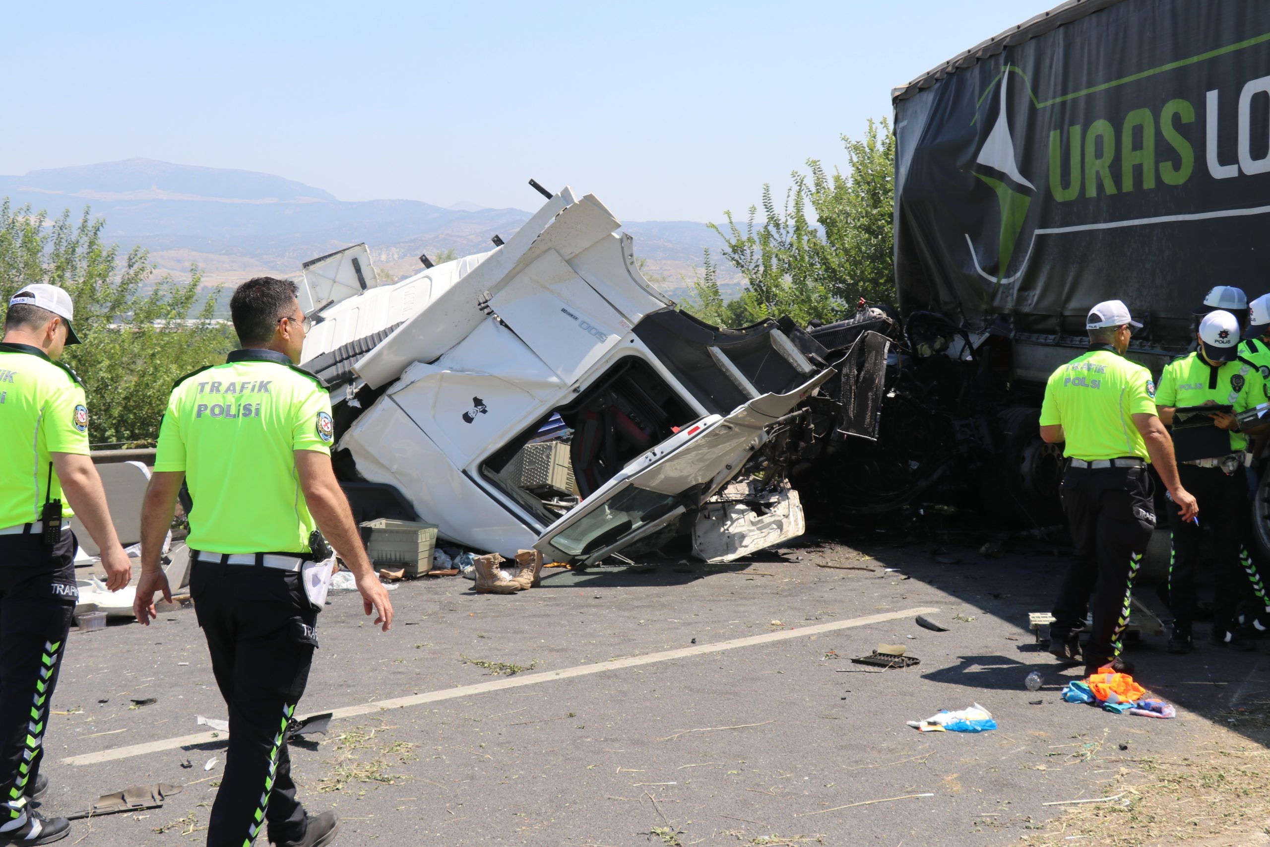 Denizli’de 2 Tır Çarpıştı: 1 Ölü 1 Yaralı