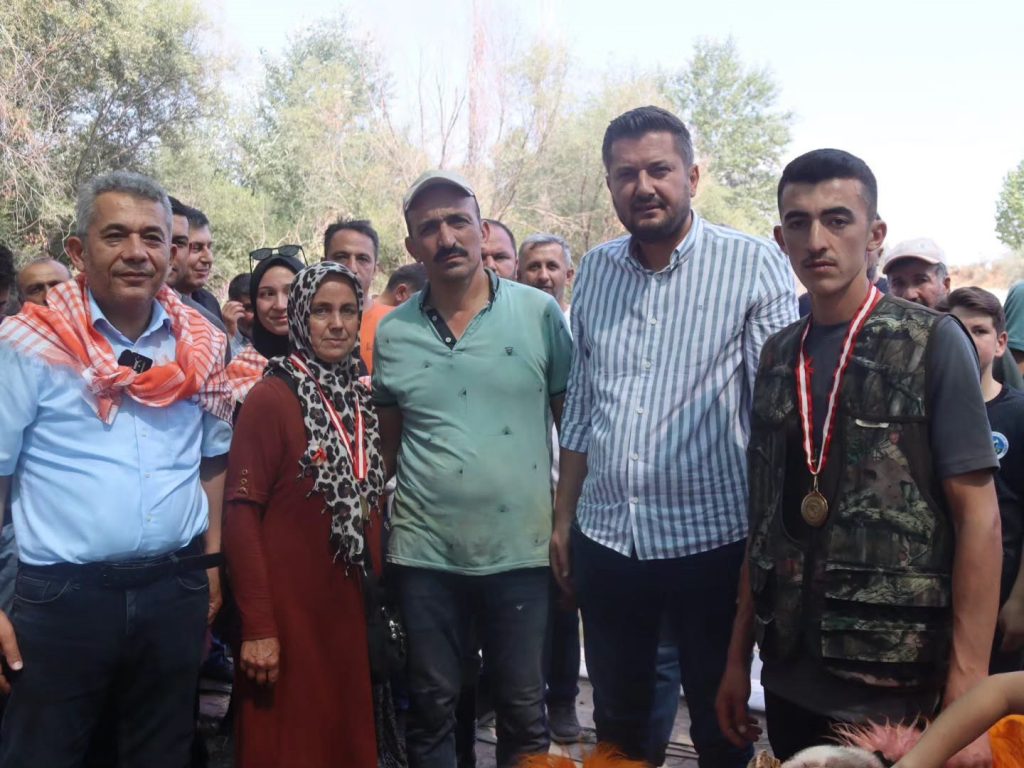 8 asırlık Çal Sudan Koyun Geçirme Festivali Yoğun Katılımla Gerçekleşti...