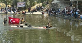 8 asırlık Çal Sudan Koyun Geçirme Festivali Yoğun Katılımla Gerçekleşti...