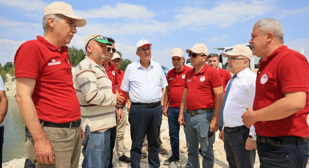 Denizli'de İç Sulara Can Suyu: İl Genelinde 1 Milyon 386 Bin Balık Bırakıldı