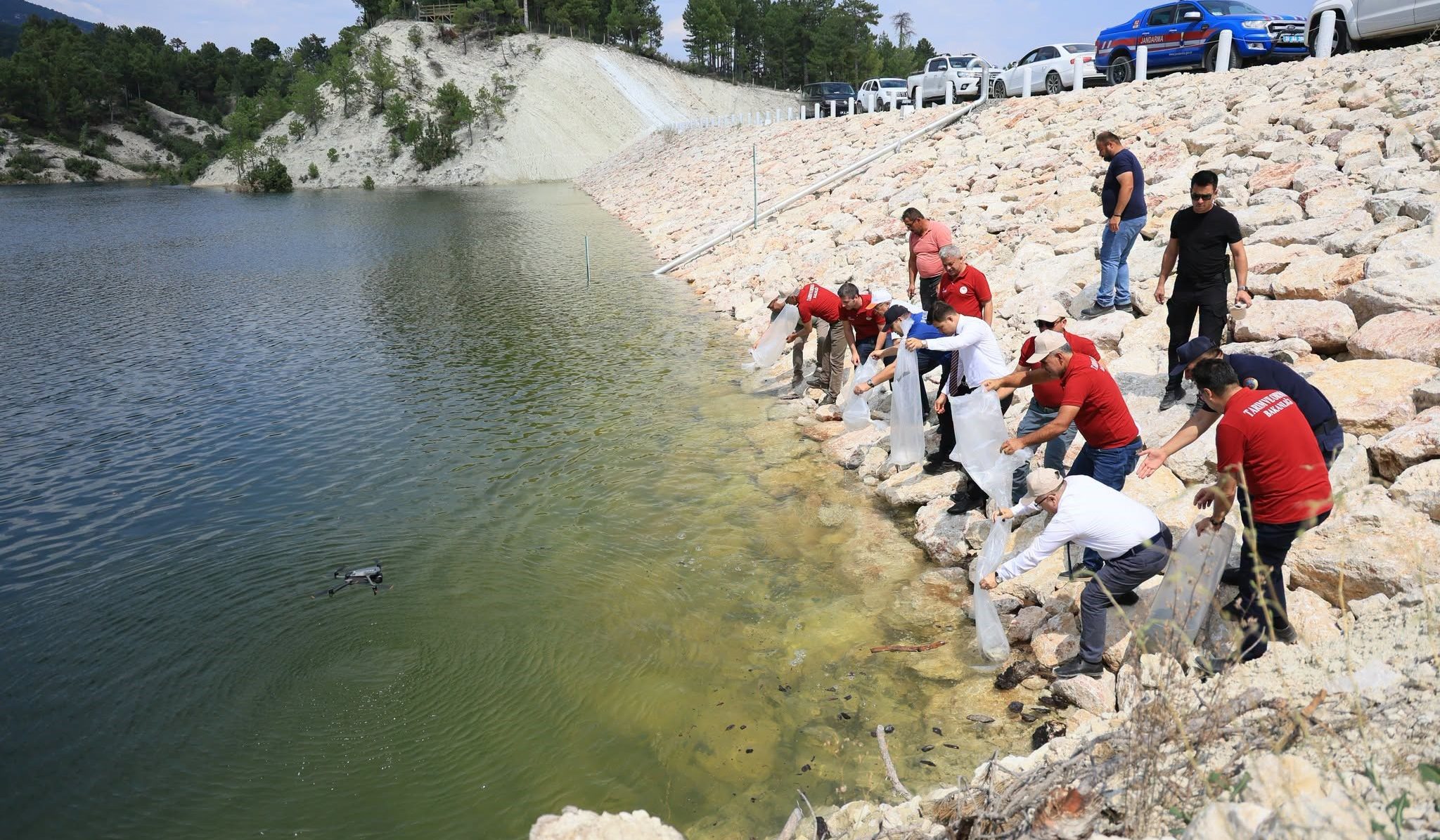 Denizli’de İç Sulara Can Suyu: İl Genelinde 1 Milyon 386 Bin Balık Bırakıldı