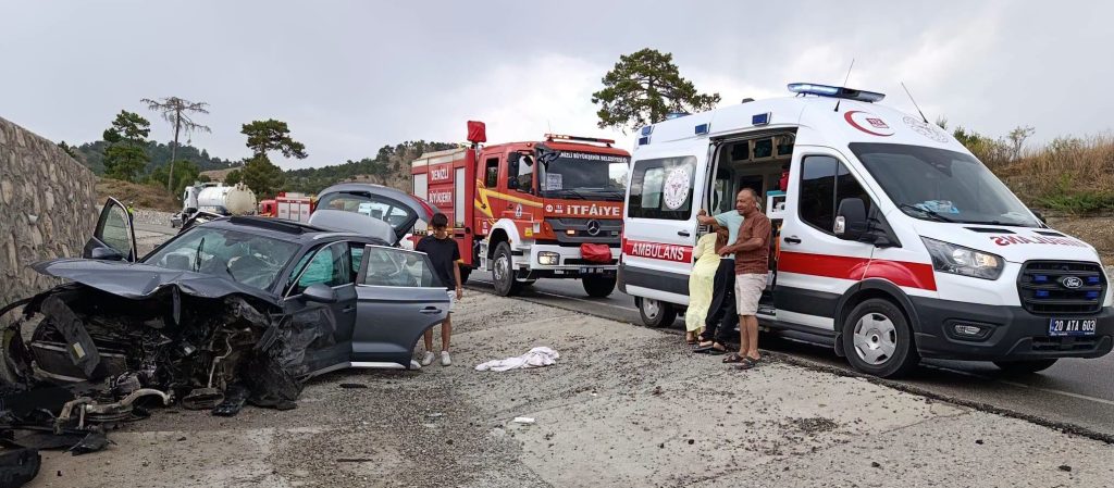 Denizli’de Feci Kaza: 2 Kişi Hayatını Kaybetti, Biri Ağır 4 Kişi Yaralandı...