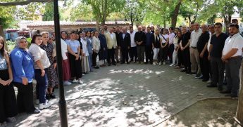 AK Parti İl Başkanı Subaşıoğlu Katılımcılara Rozet Taktı...