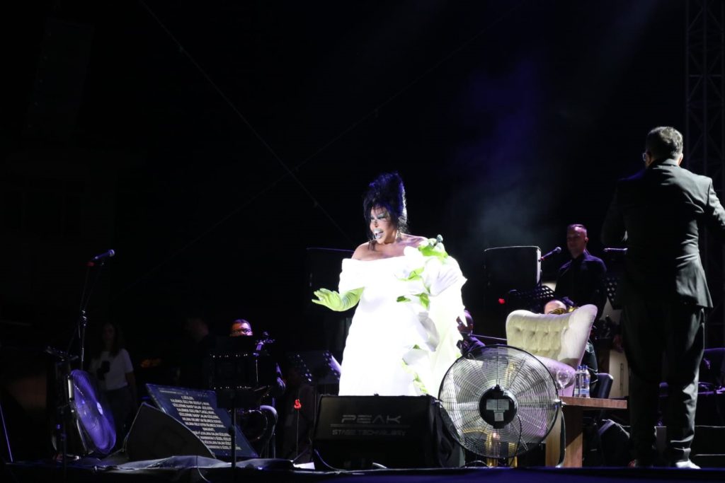 Çivril Elma Festivali Bülent Ersoy'la Taçlandı...