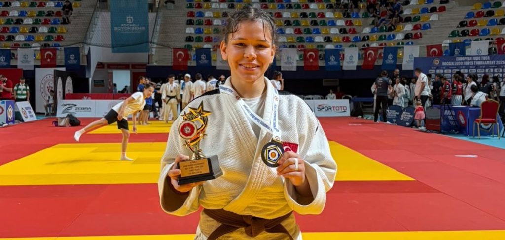Doktorların 'Yapamazsın' Dediği Arife, Avrupa Şampiyonu Oldu...