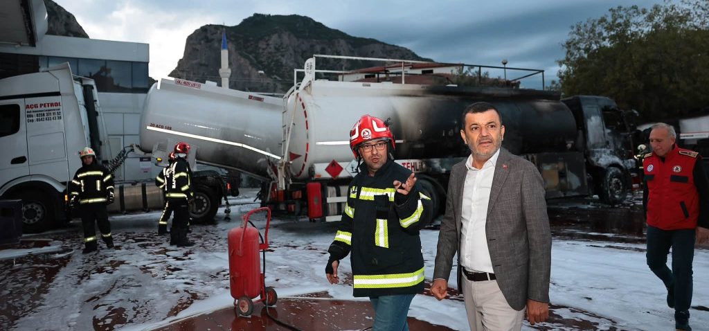 Denizli'de Akaryakıt İstasyonundaki Tanker Patladı...