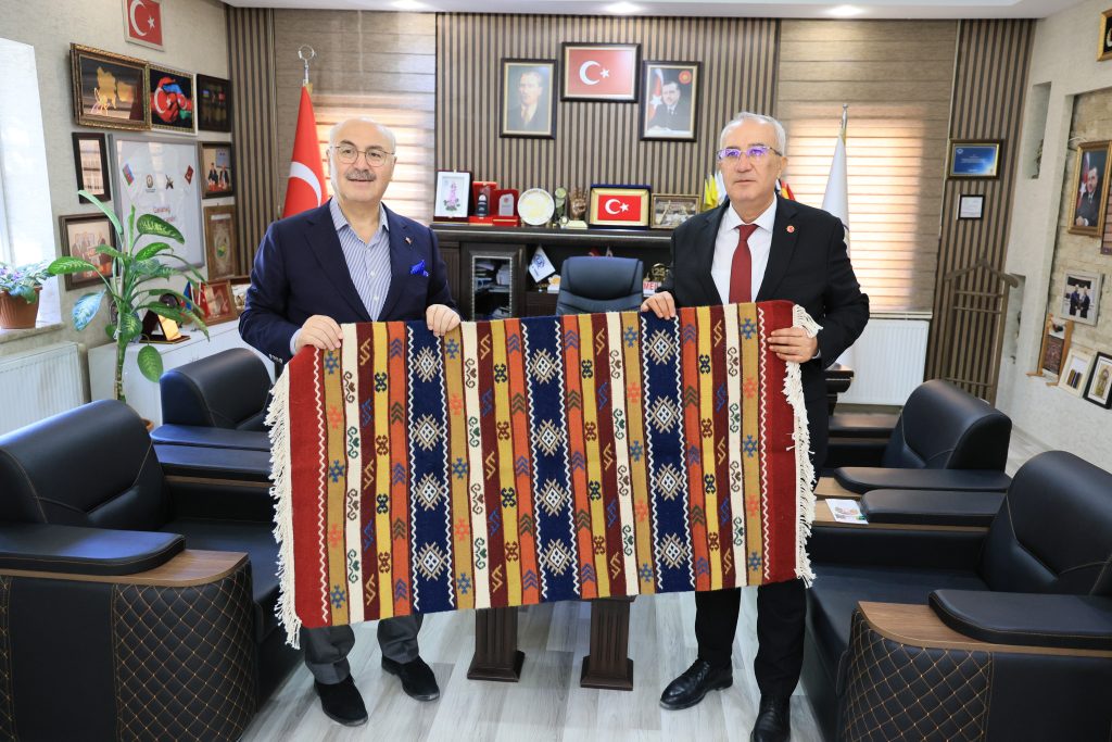 Vali Köşger'den Denizli'nin Doğal Üretim Merkezi Çameli'ye Övgüler...