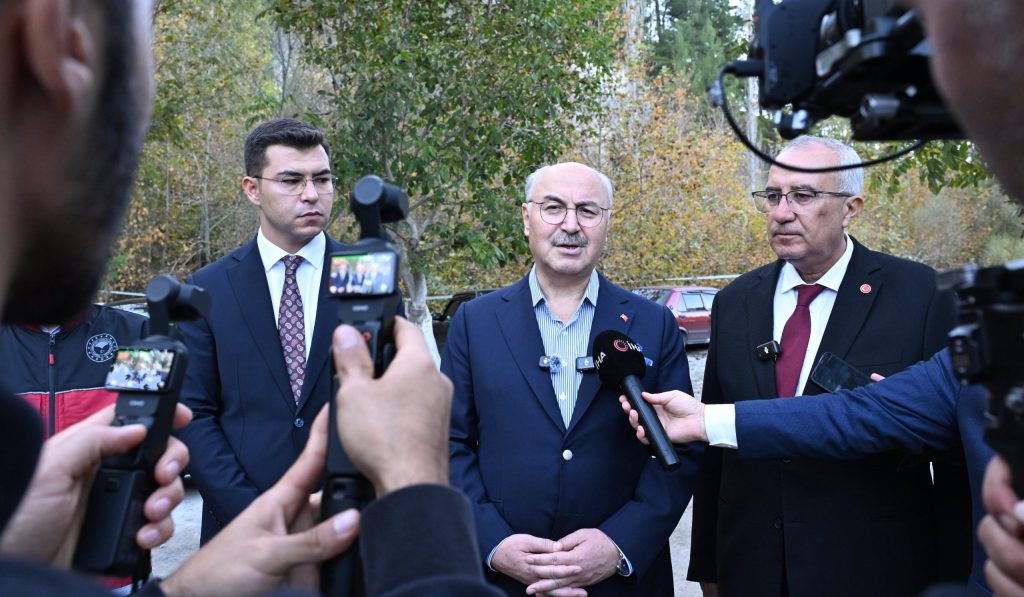 Vali Köşger'den Denizli'nin Doğal Üretim Merkezi Çameli'ye Övgüler...