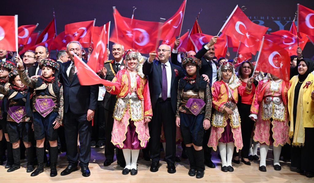 Denizli'de de Cumhuriyet Bayramı Coşkusu Yaşandı...