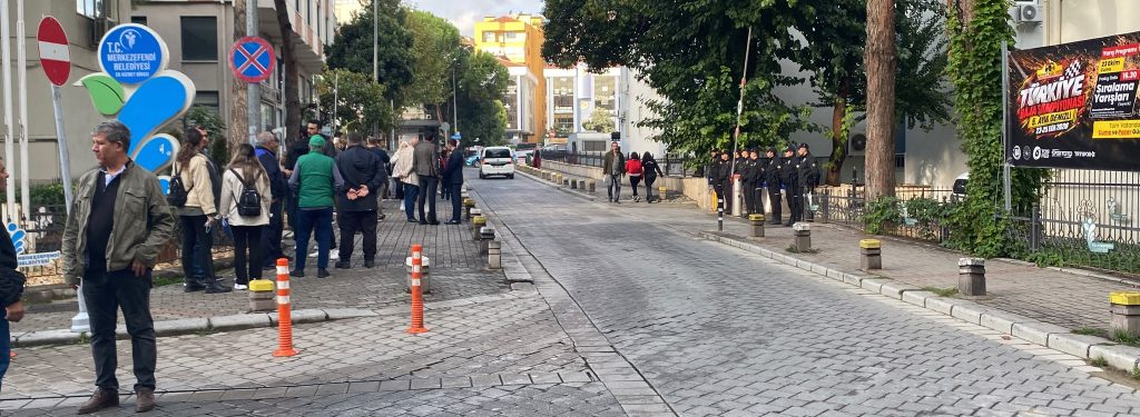 Denizli Merkezefendi Belediyesi’ne Operasyon: Başkan Doğan ve Eşi Dahil 27 Kişi Gözaltına Alındı…